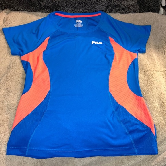 🎉4 for $20 Fila Workout Tee, size Medium - Picture 1 of 4